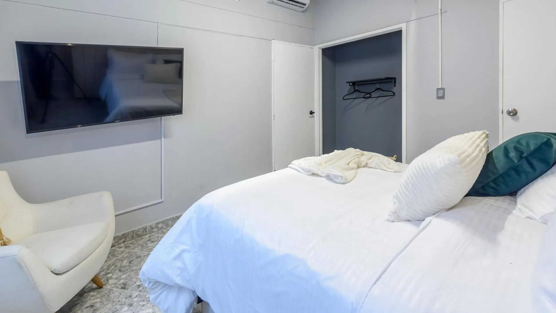 ***  Hotel Hola Medellin Colombia