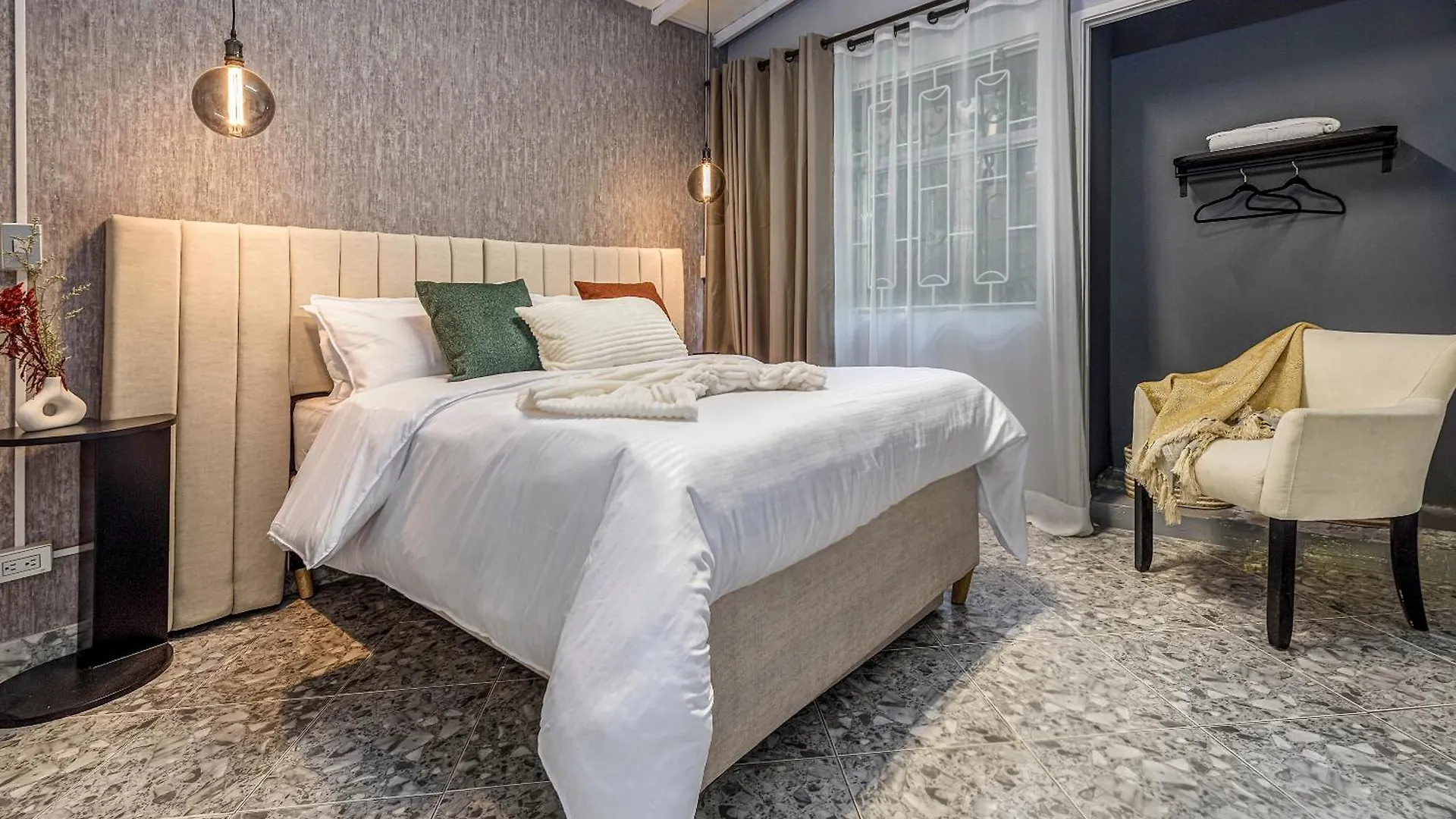 Hotel Hola Medellin Colombia