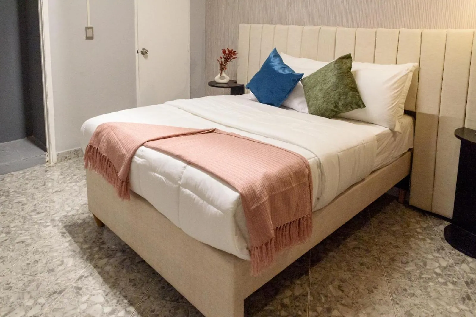 ***  Hotel Hola Medellin Colombia